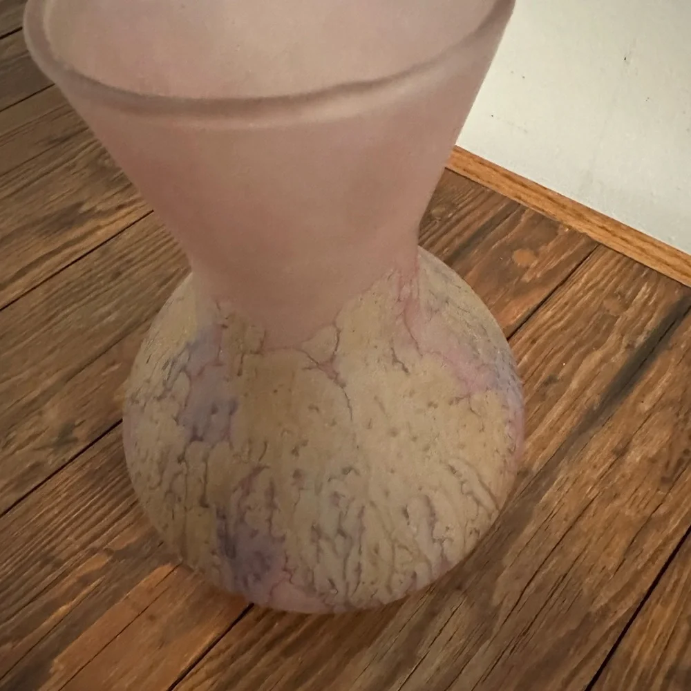 Elegant Pink and Gold Simron Vase